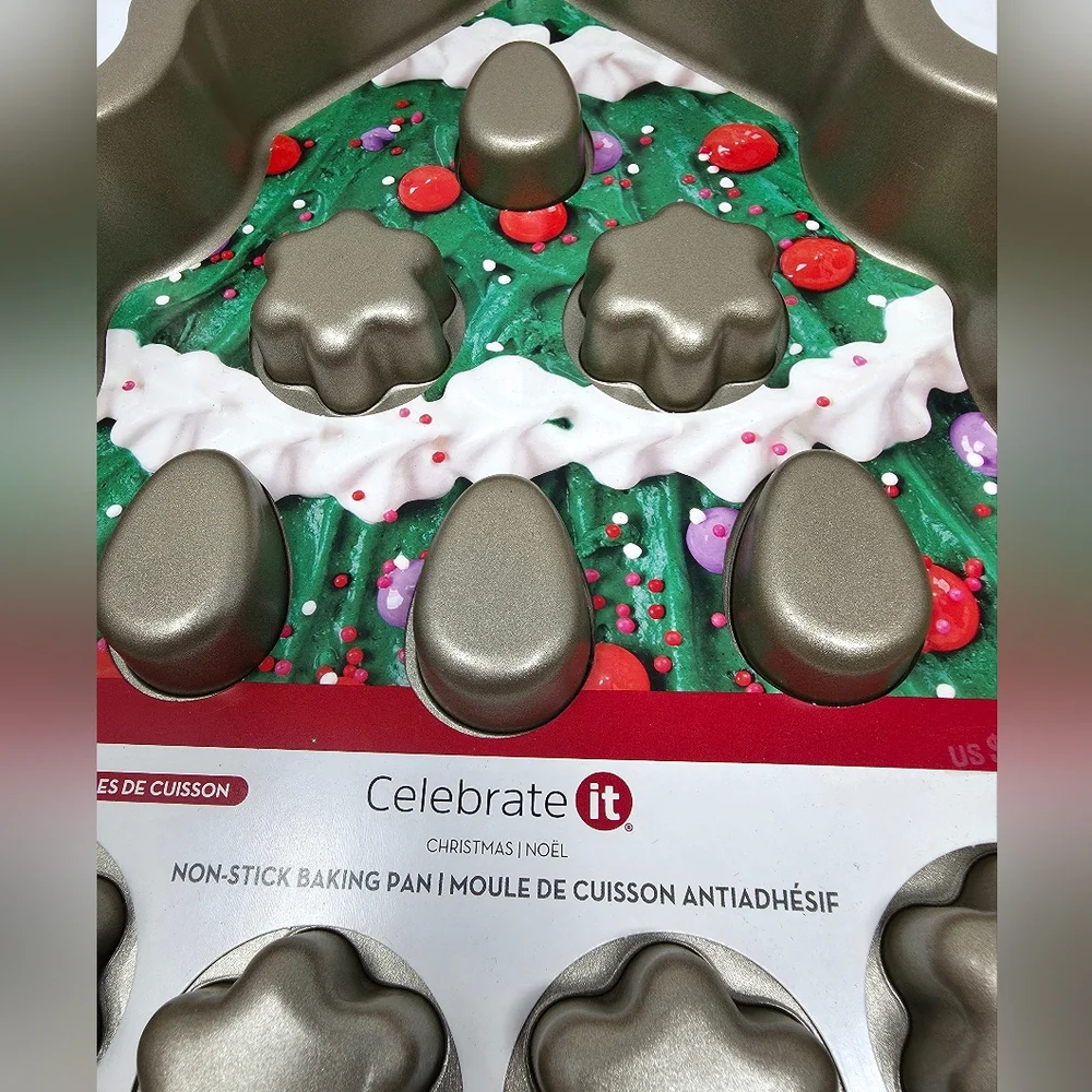 Celebrate It Christmas Tree Non-Stick Baking Pan 14